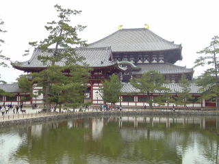 旅ニケーション　奈良旅行・奈良観光　奈良公園　東大寺の中門と大仏殿